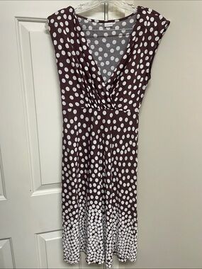 Sleeveless V-Neck Midi Dress in Deep Brown Polka Dot